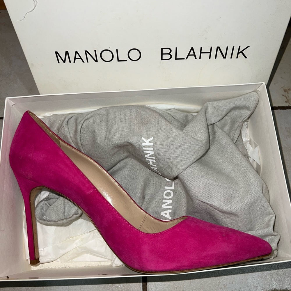 Manolo Blahnik Hot Pink Pump 41